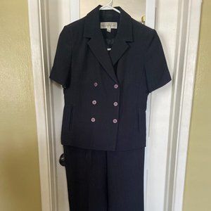 Larry Levine Short Sleeve Women Pant Suit